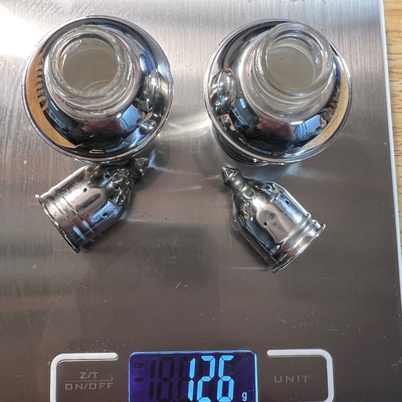 Mid-Century Weighted Sterling Silver Salt & Pepper set. - Picture 7 of 9